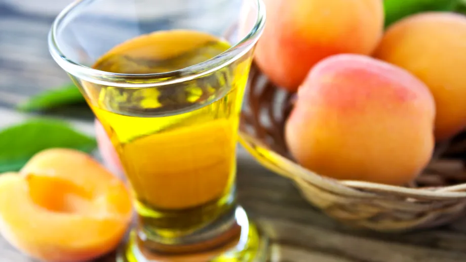 Cum să faci cea mai bună CAISATĂ sau lichior de caise. Câte zile se țin fructele în alcool