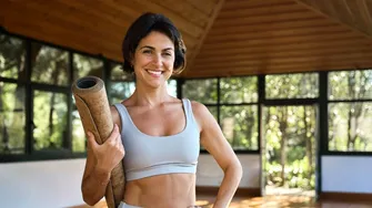 De ce yoga sau pilates nu pot înlocui complet antrenamentele cu greutăți