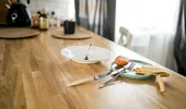 7 lucruri pe care nu ar trebui să le ții pe blatul din bucătărie. Ocupă spațiul și pot crea probleme fără să îți dai seama