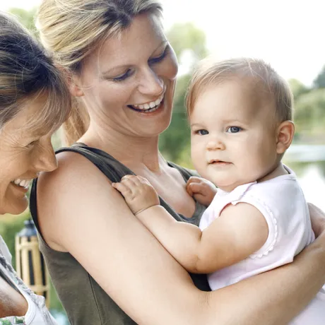 Ce poate moșteni bebelușul de la mama ta? Detalii surprinzătoare despre bagajul genetic transmis din generație în generație