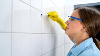 Cum să ai rosturi perfect albe. 10 metode care schimbă imediat aspectul băii