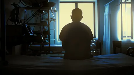 Un bărbat de 60 de ani a ajuns la spital cu paranoia și halucinații după ce a urmat sfaturile medicale oferite de ChatGPT