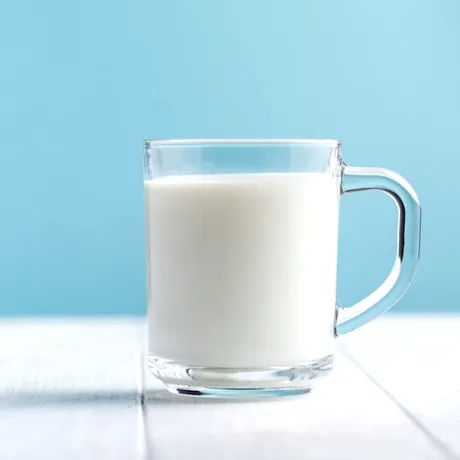 Scapă de mirosurile din frigider cu un ingredient surprinzător! Costă până în 10 lei