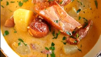 Rețetă ciorbă de cartofi cu afumătură! Ingredientul care îi dă un gust aparte. Cum se prepară?