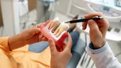 Afecțiunea care pune în pericol implanturile dentare: „Pacienții nu observă simptomele în stadii incipiente, deoarece durerea apare destul de târziu”