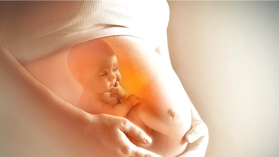 Bebelușii din uter zâmbesc când mamele mănâncă morcovi și plâng la salată. Ce au observat cercetătorii