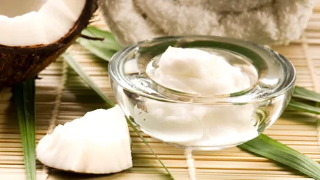 Uleiul din nucă de cocos face miracole pentru pielea uscată