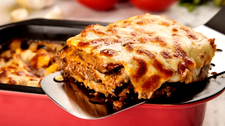 Cum se face musaca grecească. Rețeta veche de peste 100 de ani