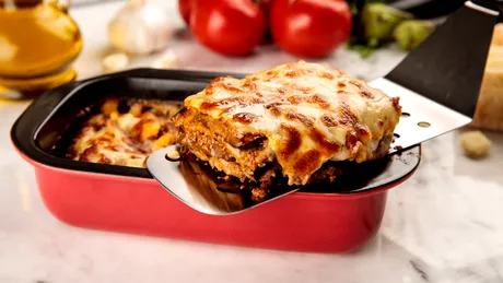 Un deliciu de post: musaca cu cartofi și ciuperci! E gata în câțiva pași simpli