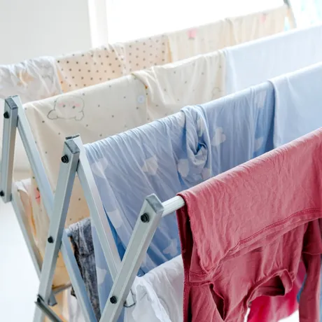 Cum să usuci rapid hainele în apartament fără uscător. Trucul pe care oricine trebuie să-l știe