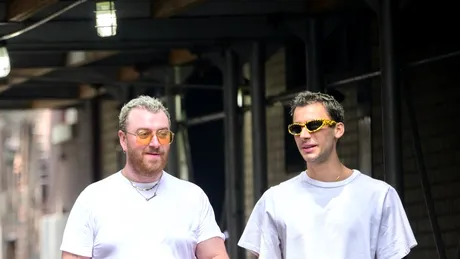 Sam Smith și noul iubit, asortați până la...pantaloni