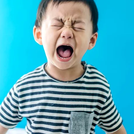 Crizele de frustrare la copii: de ce apar, cum le gestionăm și când devin un semnal de alarmă