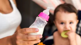 Lapte praf pentru bebeluși, retras din magazine! Ar fi contaminat cu o toxină