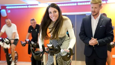 Kate Middleton, la cycling pe tocuri