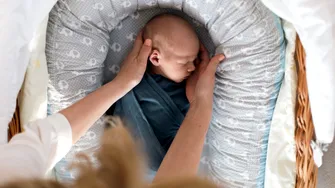 Accesoriile pentru bebeluși: confort sau risc? Ce spun medicii despre pericolele ascunse din camerele copiilor / VIDEO