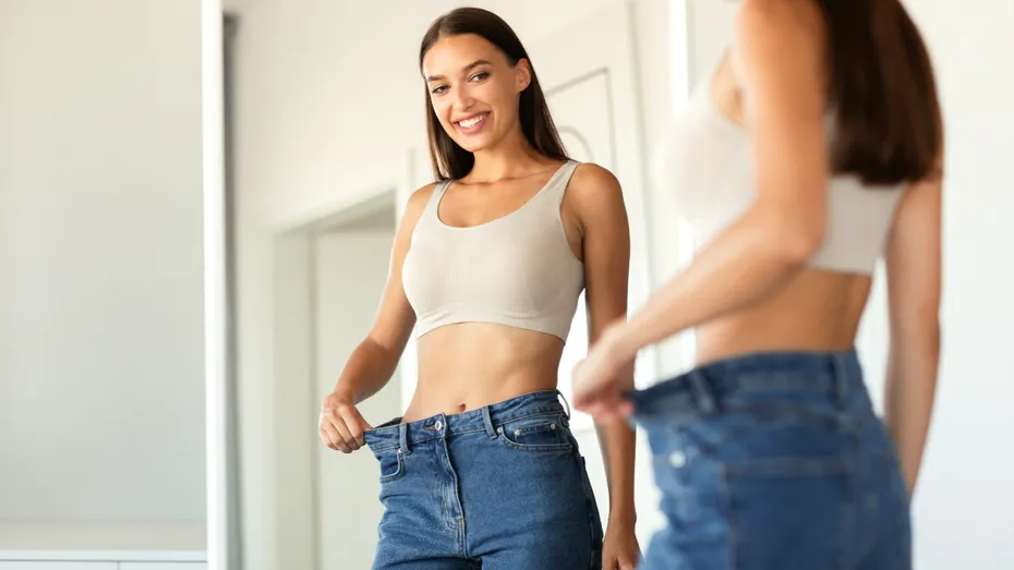 Trucul asiatic care te face să ai abdomen plat într-un minut. Ce trebuie să faci