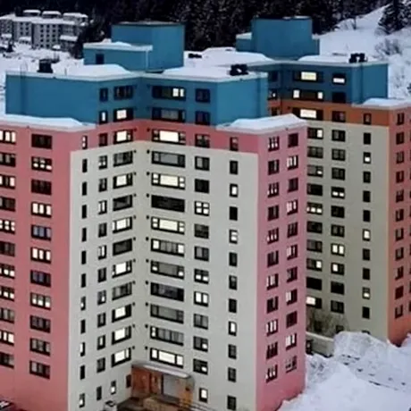 Orașul din lume unde toți locuitorii trăiesc în același bloc
