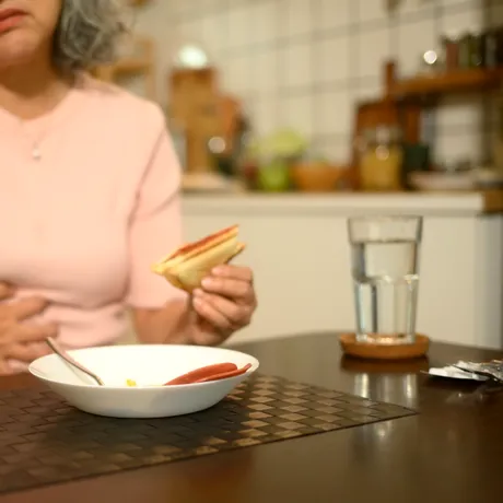 Credea că balonarea de după masă este provocată de gaze. După doi ani, investigațiile au arătat o problemă gravă