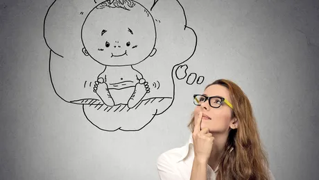 Presiunea de a face copii în România. Terapeut: Familia tradițională a fost construită după un model rigid - până la 30 de ani căsătoria, în următorul an copilul!