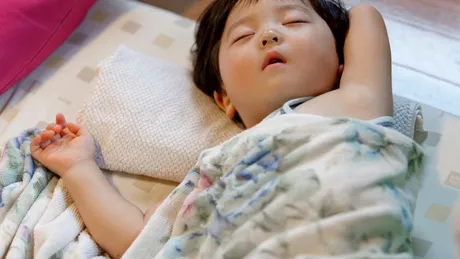 De ce dorm japonezii pe jos? Beneficii impresionante oferite de somnul pe podea