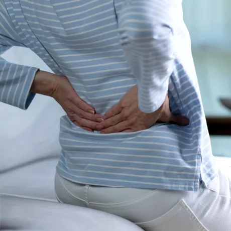 O simplă durere de spate s-a transformat într-un coșmar pentru o femeie. Ce diagnostic a primit