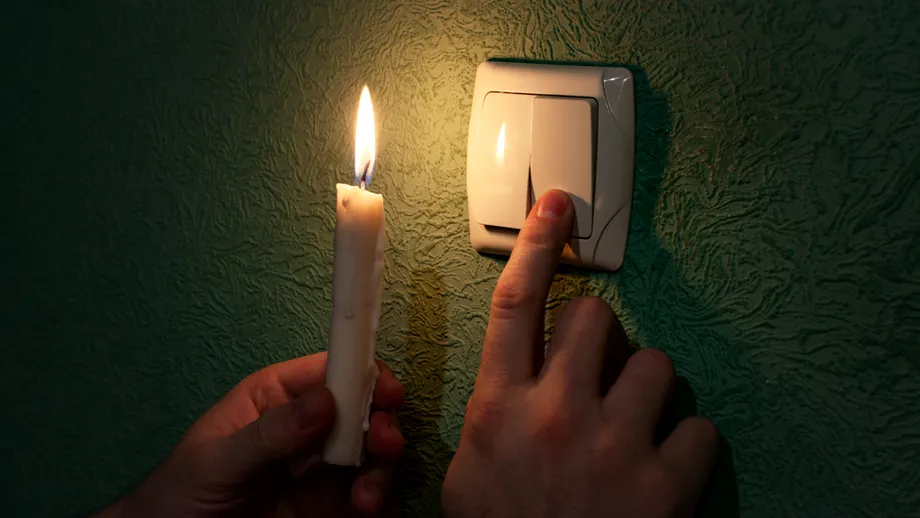 Ce pot face românii în cazul unui blackout energetic. Ce trebuie să conțină kitul de urgență