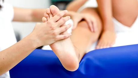 (P) România are sub 500 de podologi pentru 20 de milioane de oameni. Iată de ce asistenții medicali se reorientează rapid spre această specializare