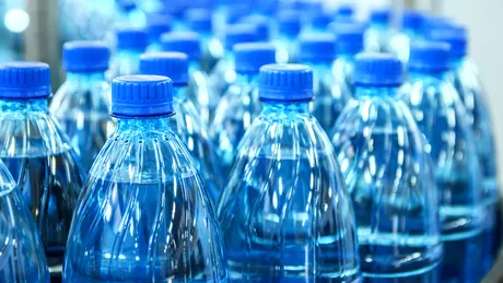 Reutilizarea sticlelor din plastic, un pericol pentru sănătatea digestiei noastre | Medic: 