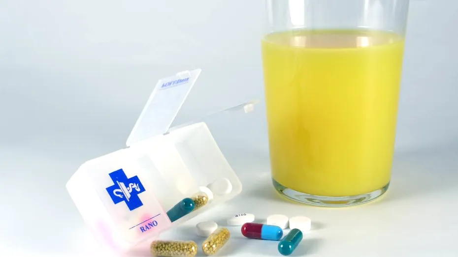 Sucul de fructe care poate transforma acest medicament într-un cocktail periculos