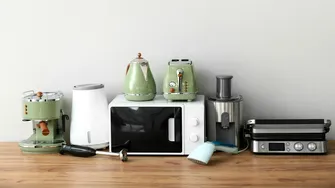 Electrocasnicele care îți măresc factura fără să îți dai seama. Cinci aparate pe care ar trebui să le scoți din priză mai des