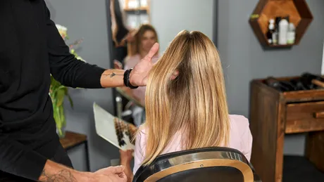 Culoarea părului care îi atrage pe bărbați la o femeie. MOTIVUL o să te surprindă!