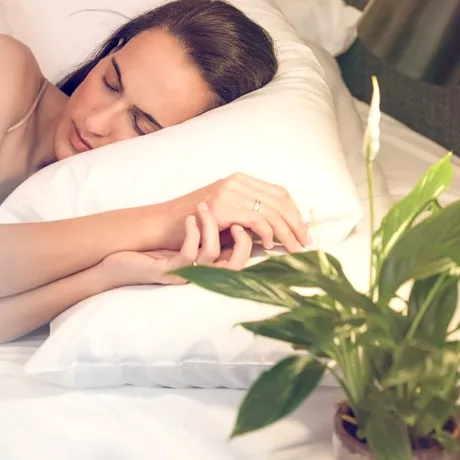 Loțiunea cu magneziu te ajută cu adevărat să dormi? Adevărul din spatele acestui truc viral