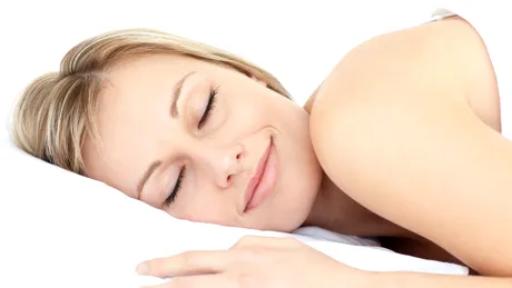 De ce vorbim în somn?