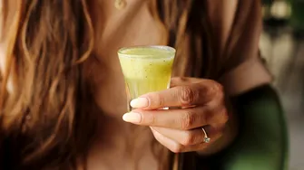 Băutura naturală cu condimente care poate ajuta femeile cu ovare polichistice. Cum funcționează și cum se prepară