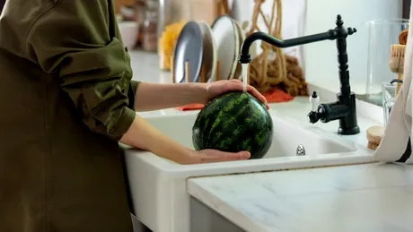 De ce trebuie să speli pepenele roșu înainte de consum. Greșeala pe care o fac mulți români în sezonul cald