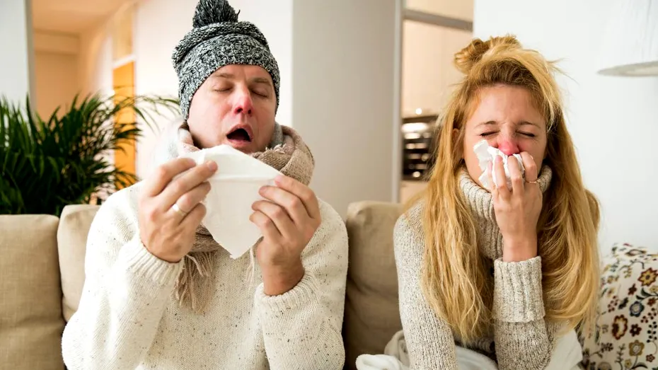 Cum să nu devii contagios dacă tușești. Reguli de bun simț pe care să le urmezi pentru a nu-i îmbolnăvi pe cei din jur