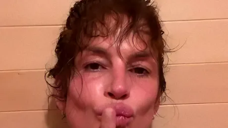 Cindy Crawford, imagini din saună