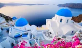Secretul caselor albe și albastre din Santorini: de ce și-a ales insula grecească aceste culori emblematice