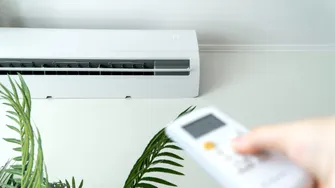 Greșeala pe care mulți români o fac când pornesc aerul condiționat. Ce efecte poate avea asupra organismului