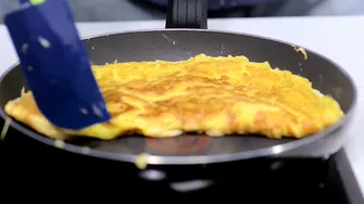 Condimentul care nu trebuie pus niciodată în omletă. O face amară și mai bine o arunci la gunoi