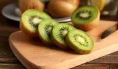 Două kiwi pe zi: „trucul” simplu pentru digestie mai bună și aport crescut de fibre