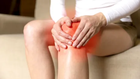 Durerile de genunchi și slăbiciunea musculară, consecințe ale sedentarismului. Exerciții recomandate