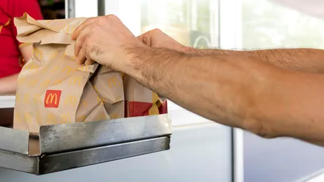 Alimentele ultraprocesate pot afecta sănătatea reproductivă și metabolică a bărbaților, arată un nou studiu