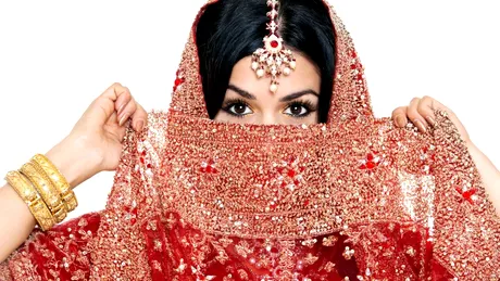 Secretul vedetelor de la Bollywood pentru un păr lung, des și strălucitor. Amestecul natural folosit de „reginele părului”