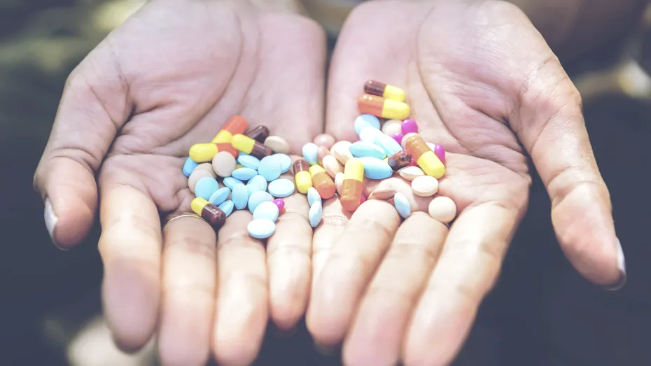 Nu lua pastile cu pumnul! Prof. Ciurea: „Multe din bolile renale apar din cauza lor”