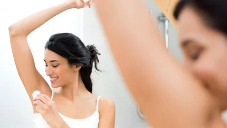 5 greșeli pe care le faci când folosești deodorantul