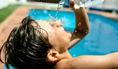 Măsuri pentru zile de CANICULĂ. Băuturile INTERZISE la temperaturi peste 35 de grade Celsius