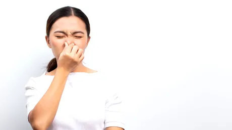 Riscuri la care te expui dacă te abţii să strănuţi