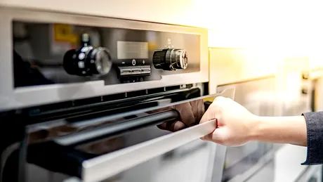 Cuptorul electric nu mai încălzește? Ce soluții simple ai la îndemână