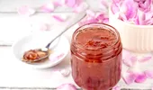 Gemul de căpșuni gata într-o oră! Rețeta e simplă, cu zahăr, dar și cu un ingredient secret